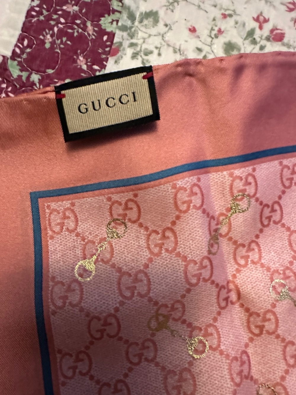 Gucci Pink and Gold Patterned Scarf brand new - Picture 8 of 9